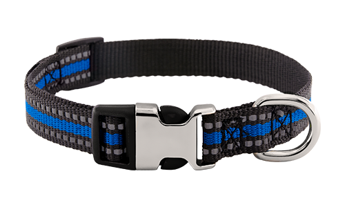 Reflective blue dog collar with engraved metal buckle, 27-40 cm in length and 1.5 cm wide, with D-rings for leash attachment.