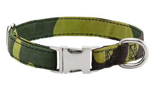 Camouflage-patterned dog collar with metal buckle for dog name engraving, 27 - 40cm in length and 1.5cm wide, with D-ring.