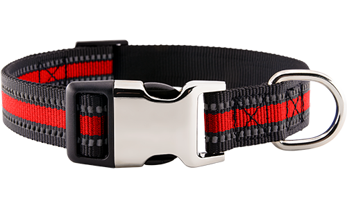 Reflective red dog collar with adjustable metal buckle, 40-63 cm in length and 2.5 cm wide, with D-ring for leash attachment.