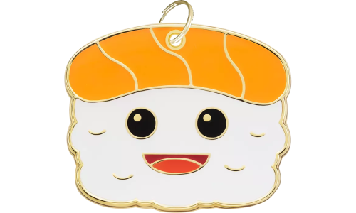 Sushi-shaped dog tag with a smiling face, with a gold ring, customisable with engraved and personalised dog name.
